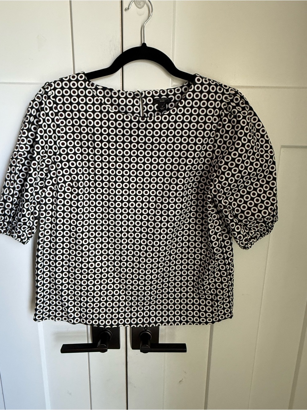 Ann Taylor Black & White Geometric Puff-Sleeve Top size S. Like new.